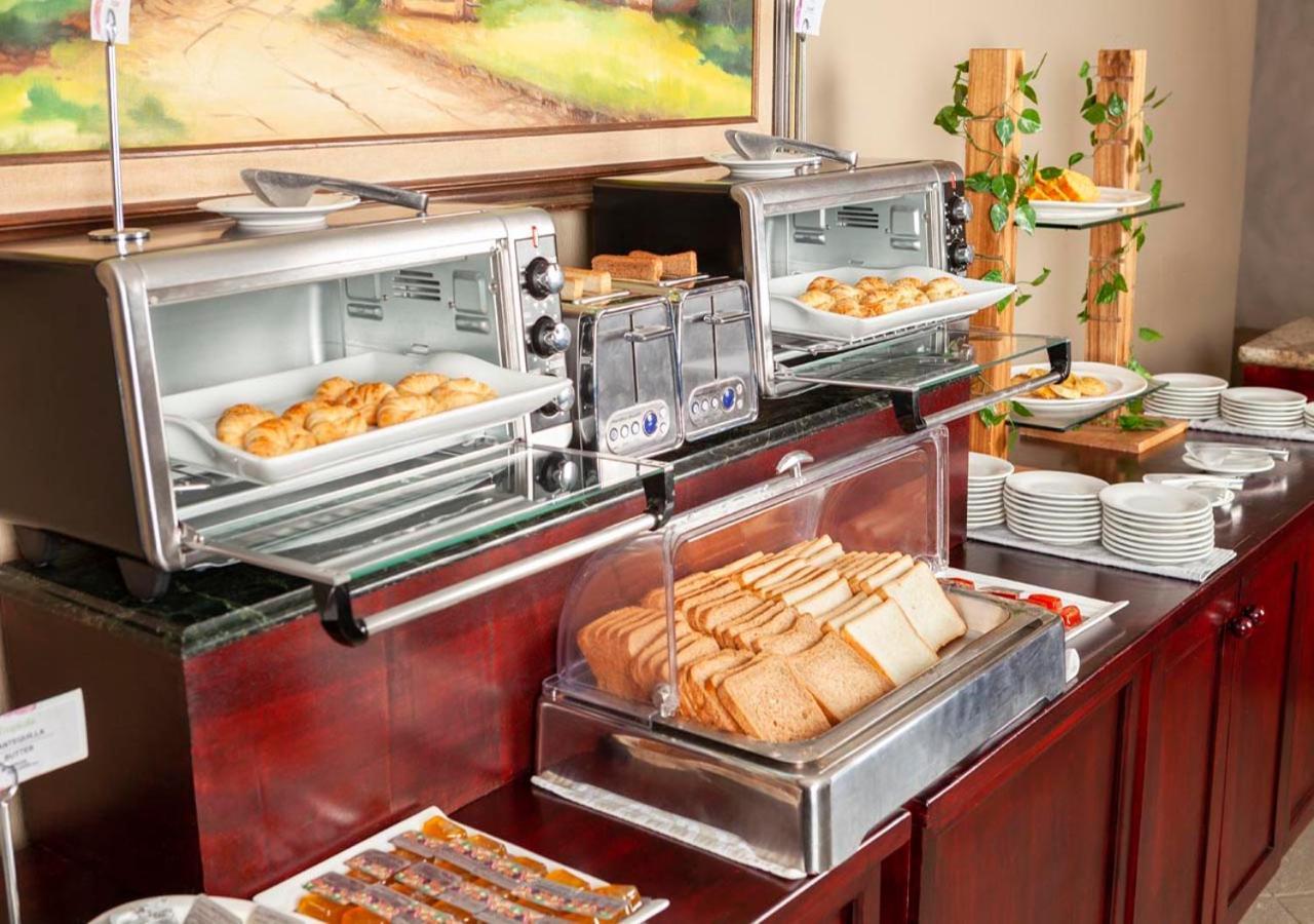 Wyndham San Jose Herradura Ngoại thất bức ảnh A buffet