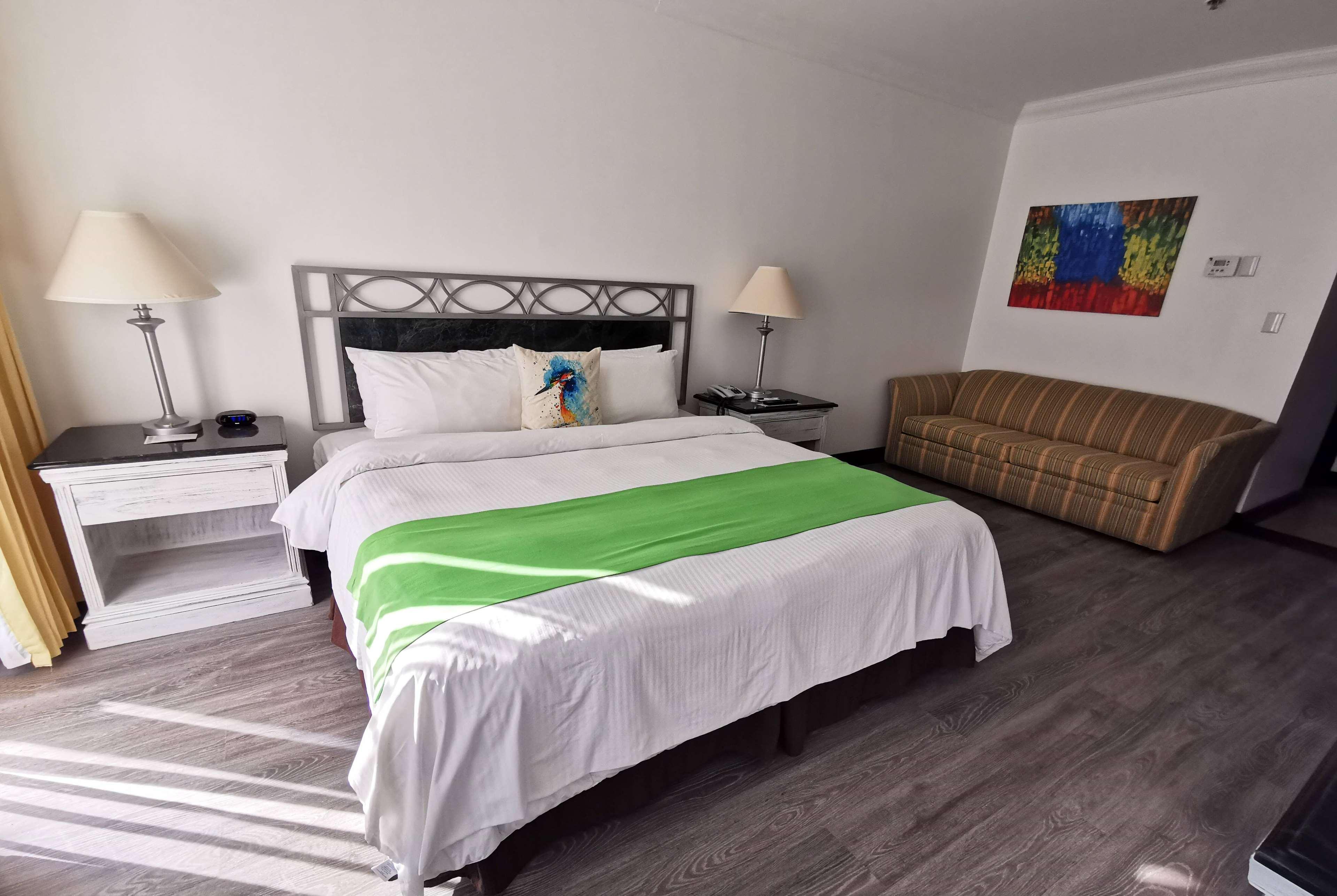 Wyndham San Jose Herradura Ngoại thất bức ảnh A room at the hotel