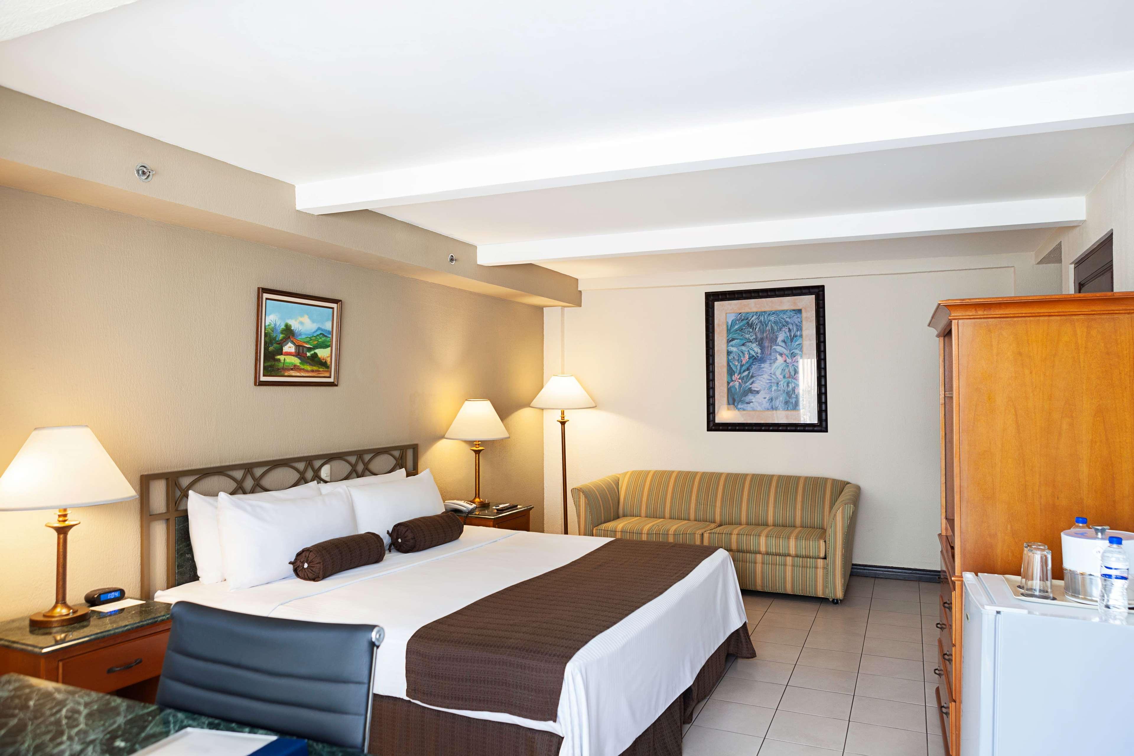 Wyndham San Jose Herradura Ngoại thất bức ảnh A room at the hotel