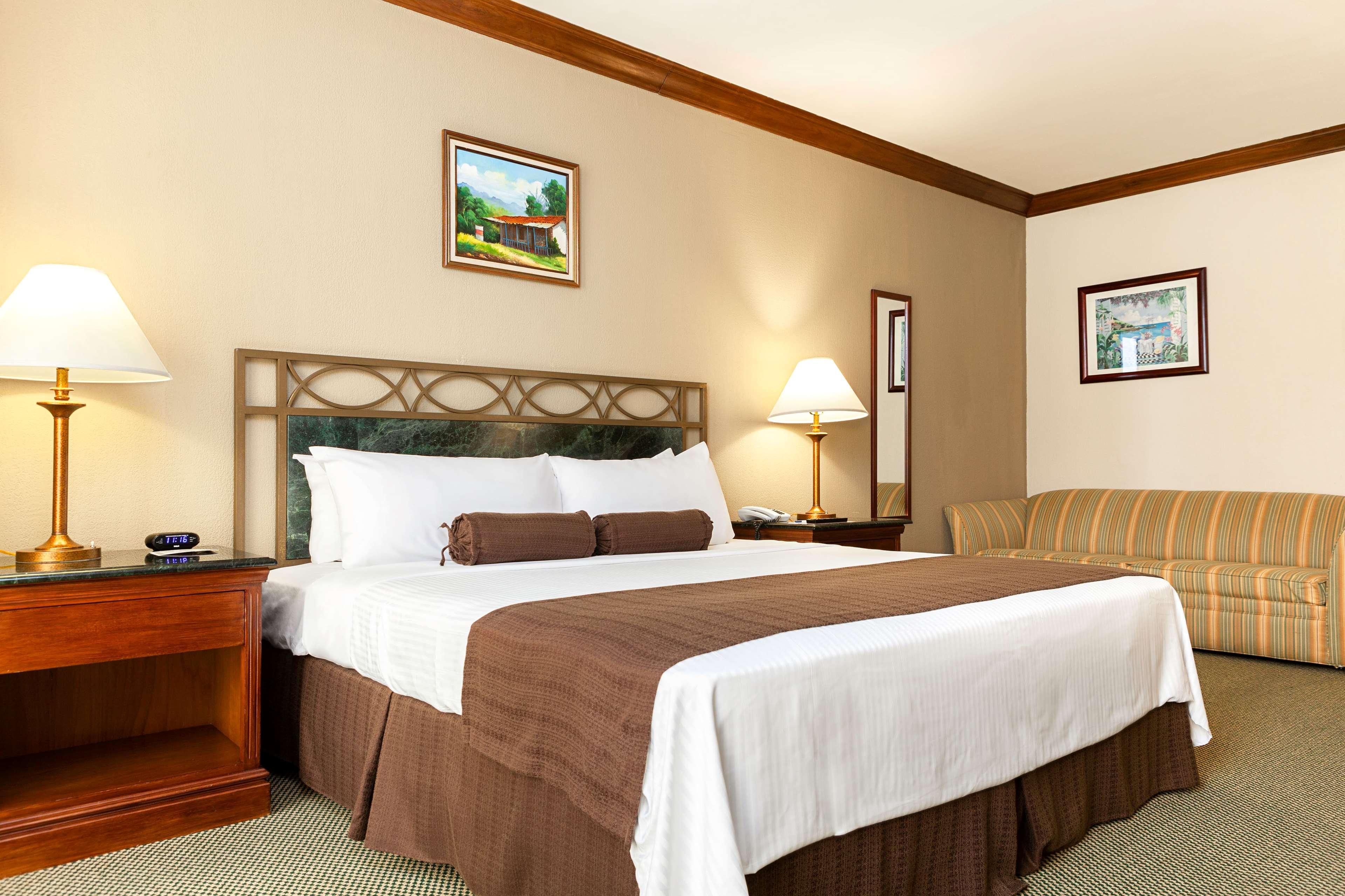 Wyndham San Jose Herradura Ngoại thất bức ảnh A typical Best Western room