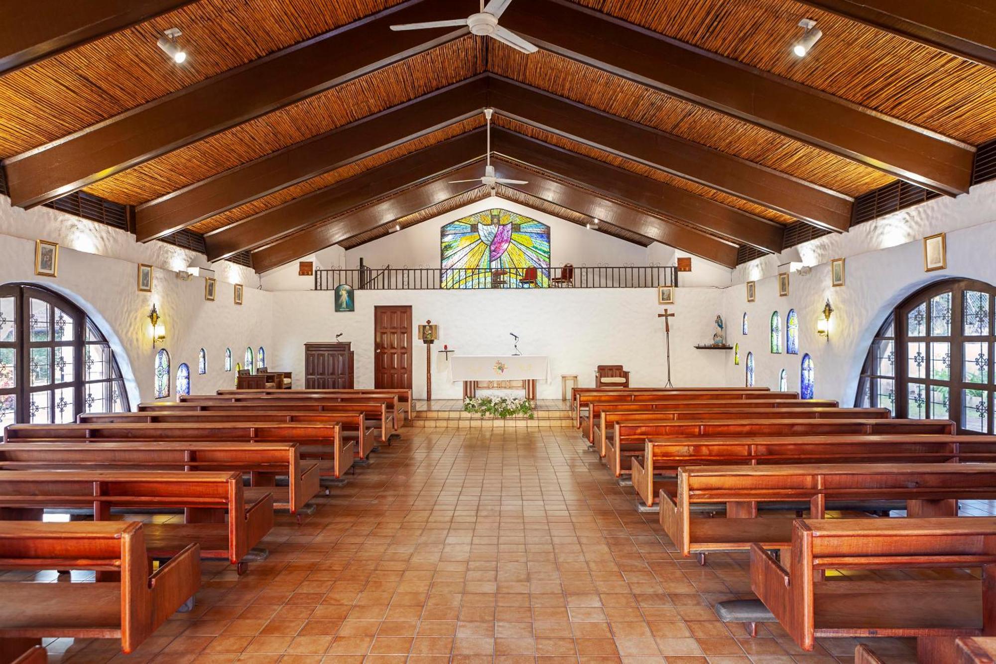 Wyndham San Jose Herradura Ngoại thất bức ảnh Interior of the church