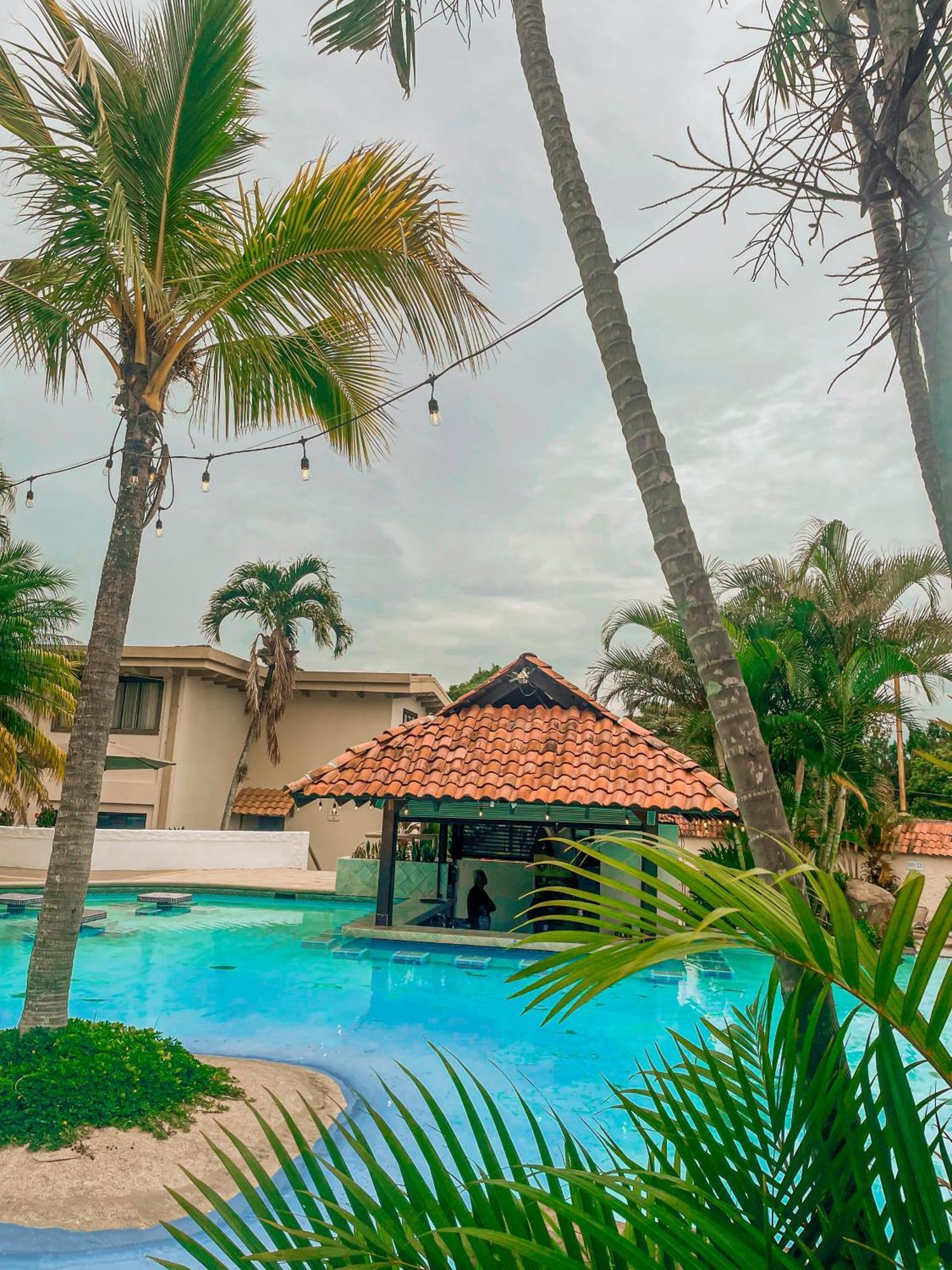Wyndham San Jose Herradura Ngoại thất bức ảnh The swimming pool at the resort